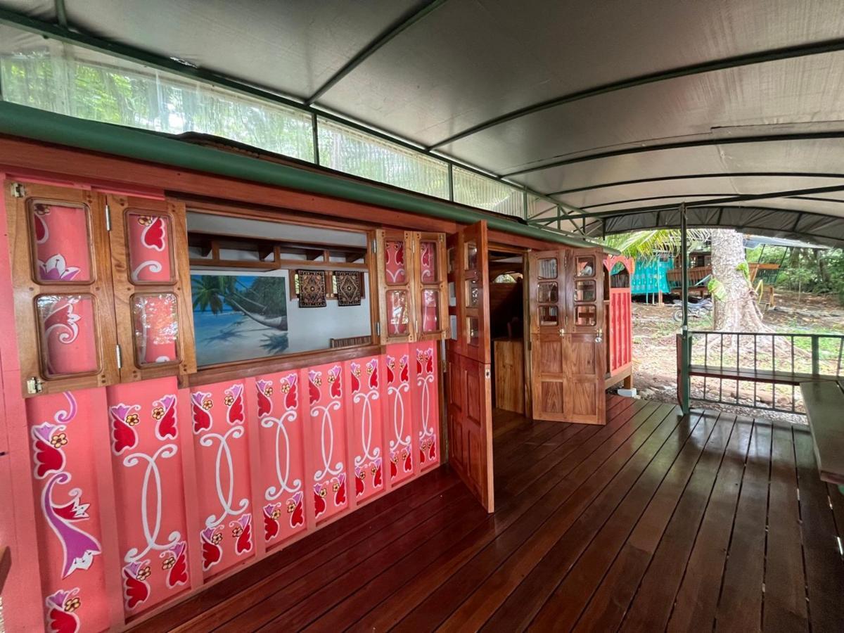 Gypsy Wagons Otel Pavones  Dış mekan fotoğraf