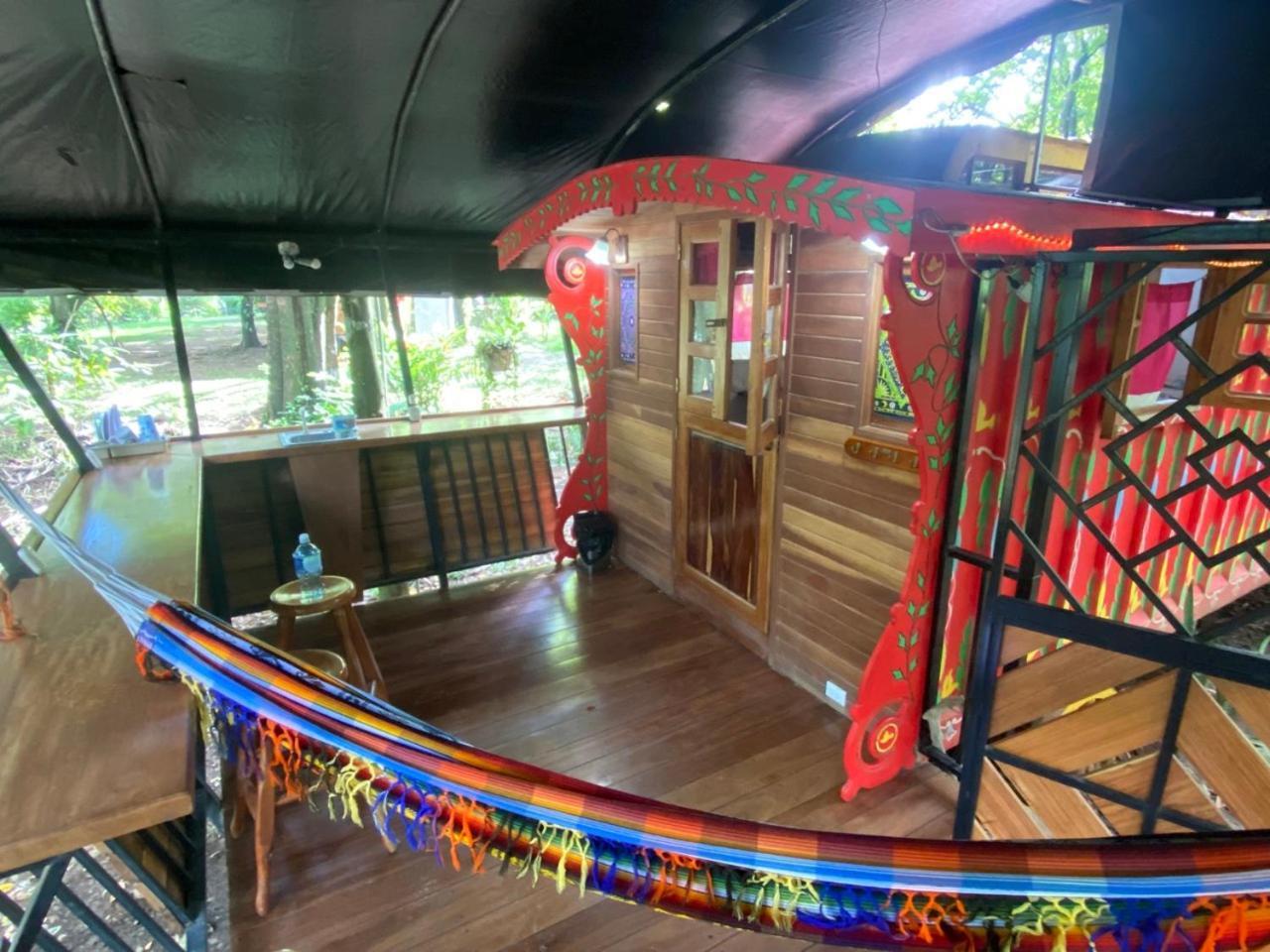 Gypsy Wagons Otel Pavones  Dış mekan fotoğraf