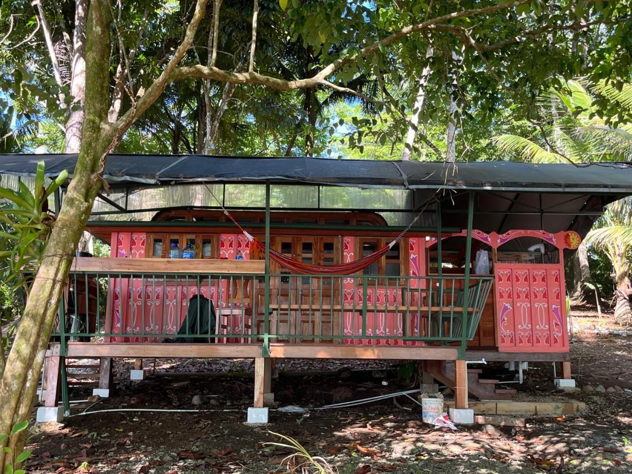 Gypsy Wagons Otel Pavones  Dış mekan fotoğraf